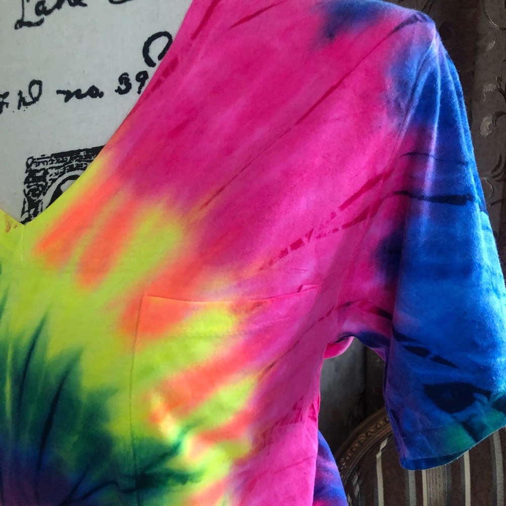 V NECK TIEDYE POCKET TEE NWT - Picture 3 of 4